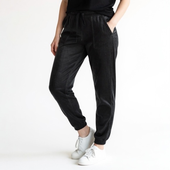 Scoop Pants - Stylish Black Women's Jogger Pants